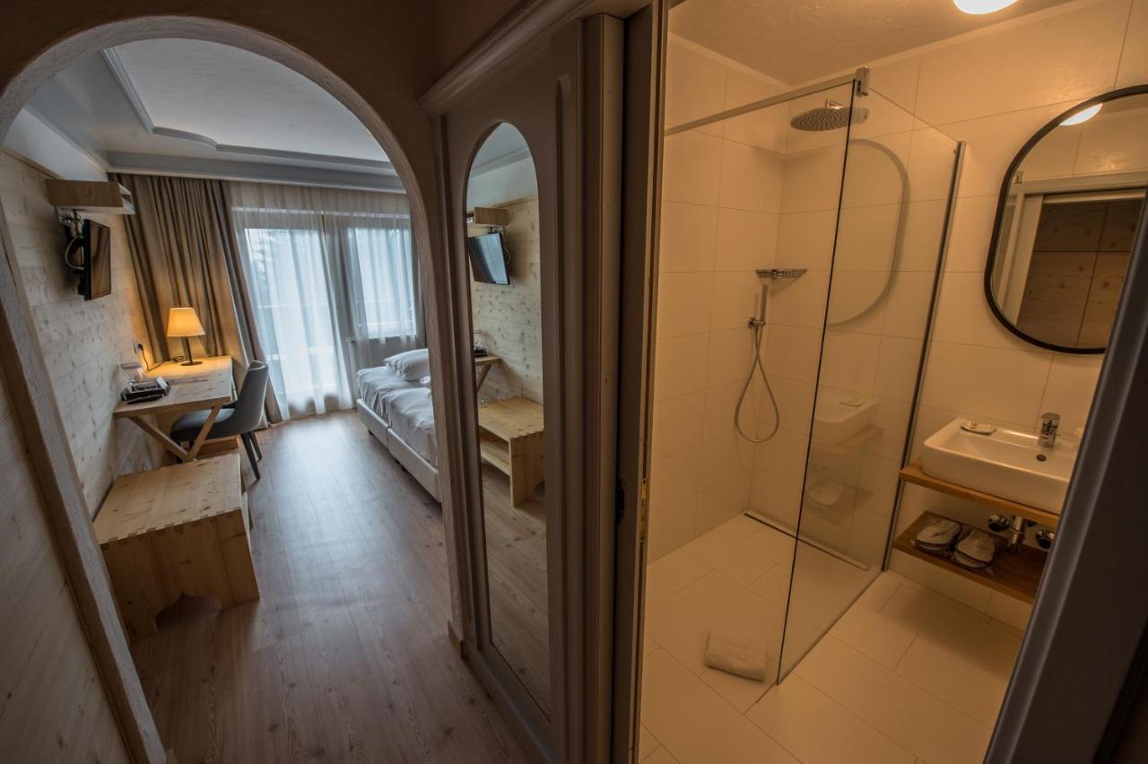 Hotel Ciasa Salares San Cassiano  Eksteriør bilde