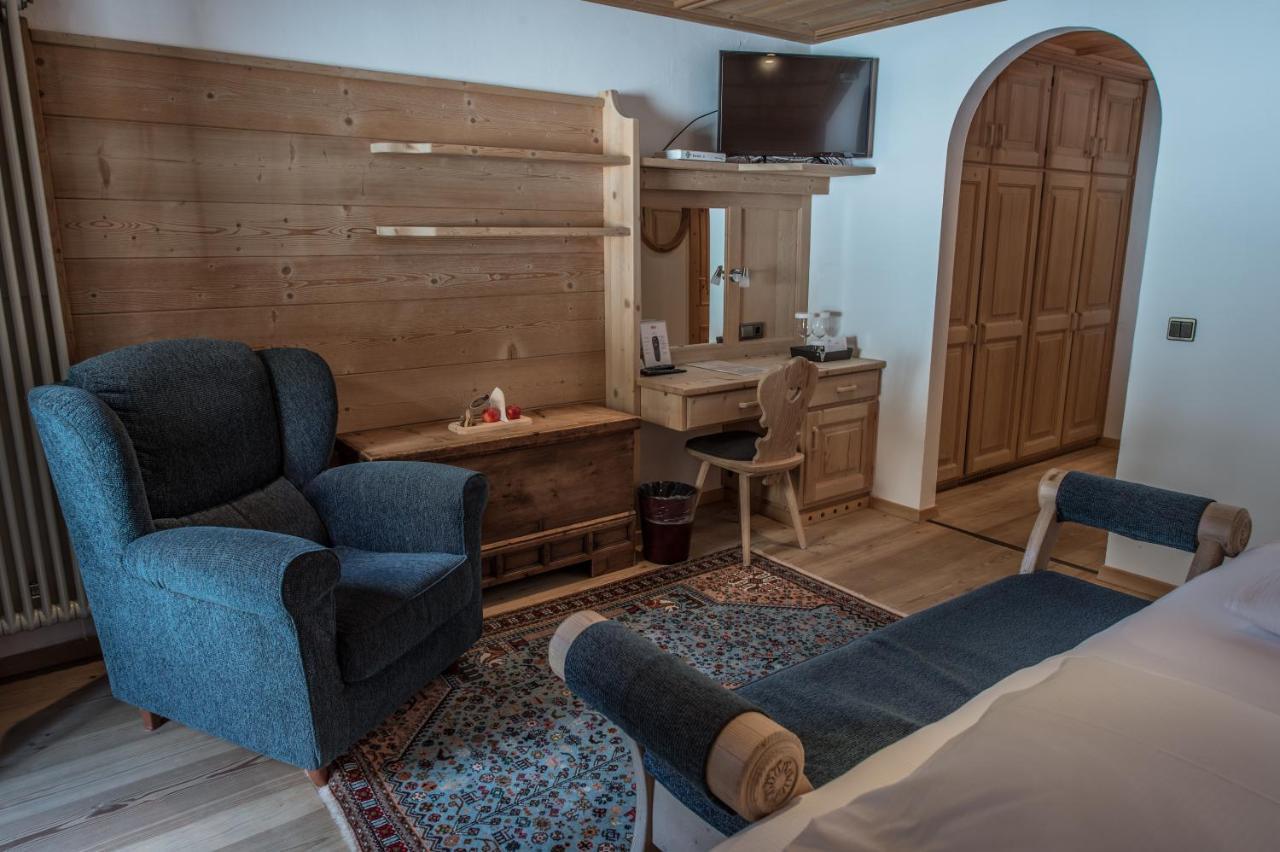 Hotel Ciasa Salares San Cassiano  Eksteriør bilde