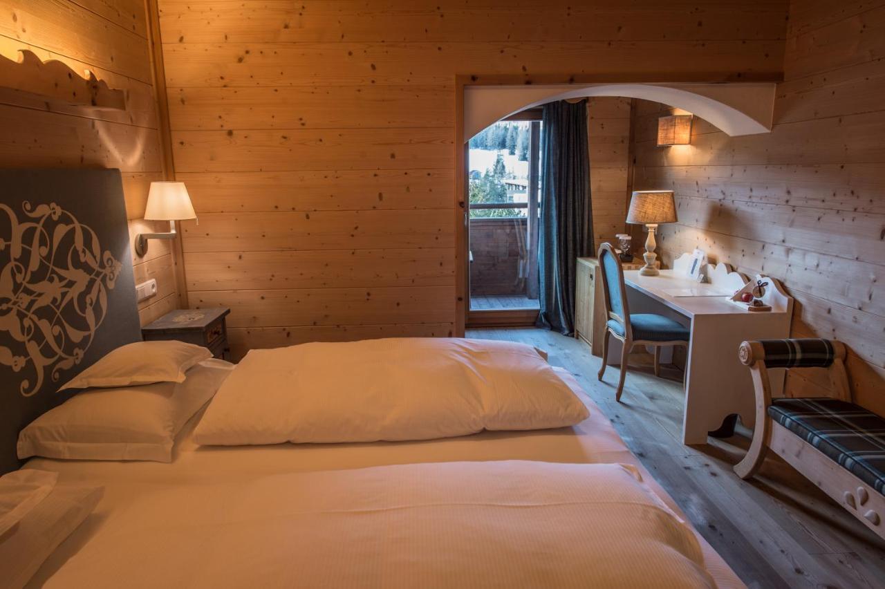 Hotel Ciasa Salares San Cassiano  Eksteriør bilde