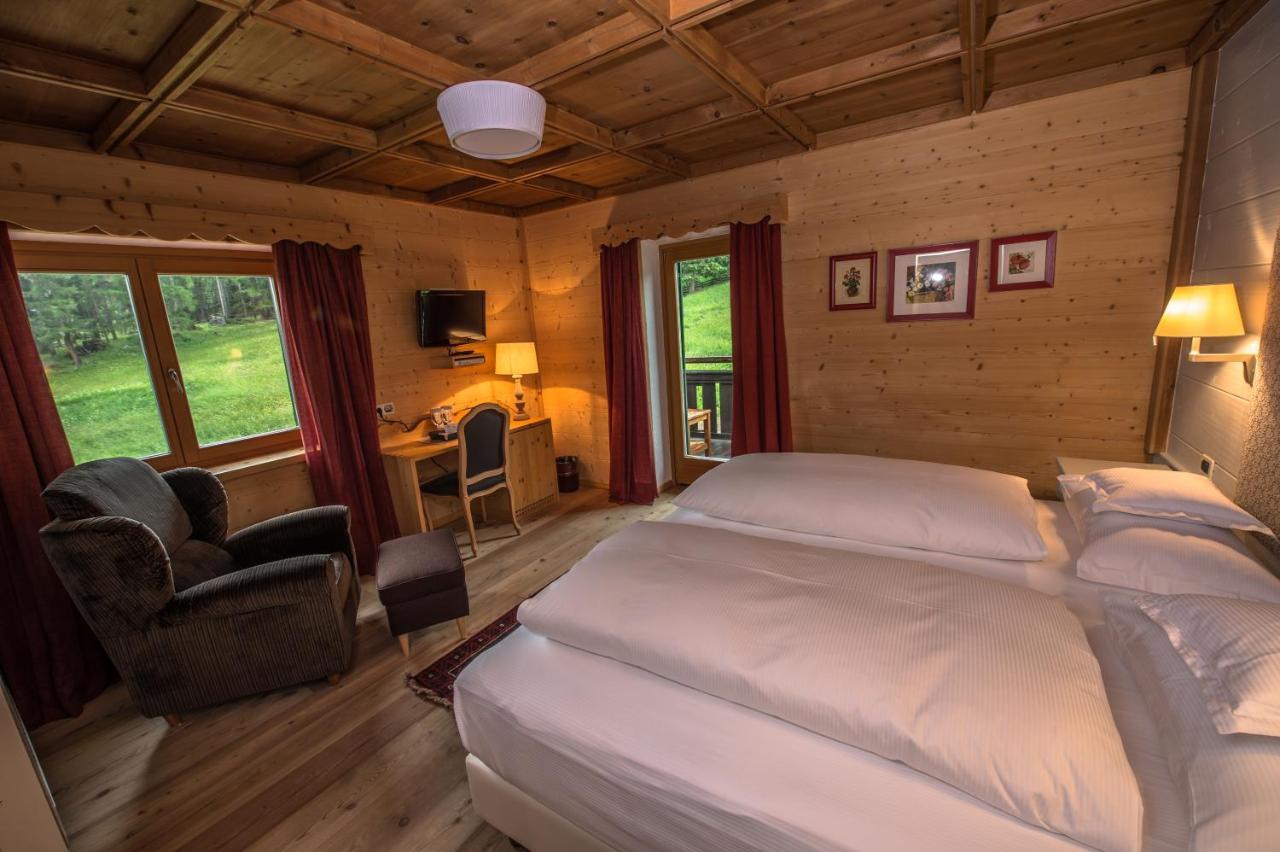 Hotel Ciasa Salares San Cassiano  Eksteriør bilde