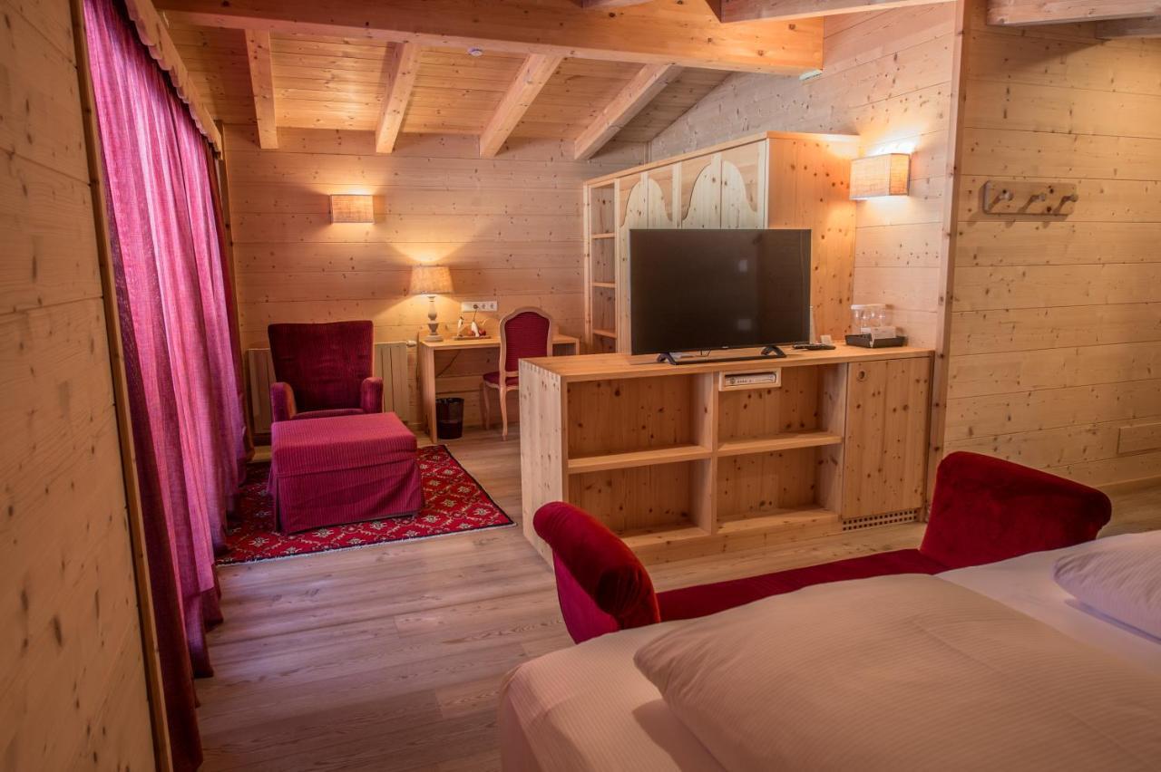 Hotel Ciasa Salares San Cassiano  Eksteriør bilde