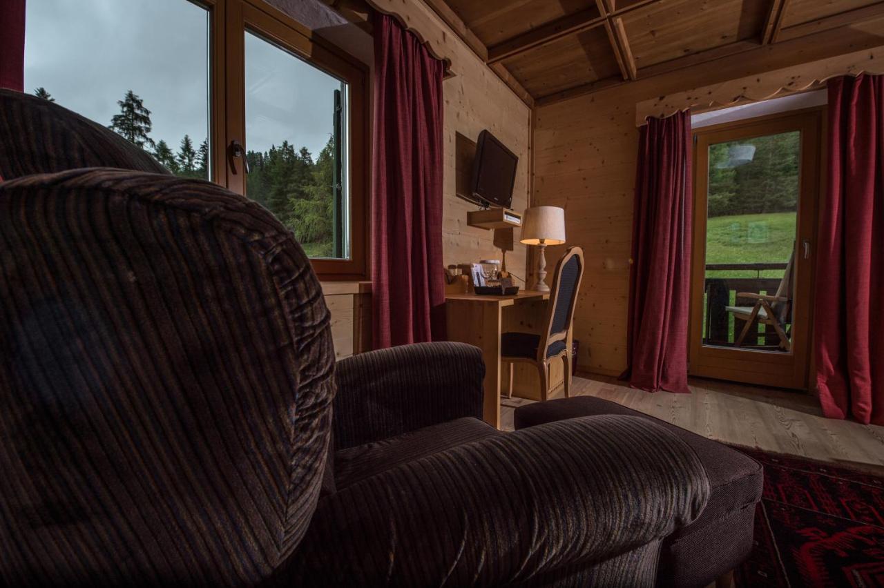 Hotel Ciasa Salares San Cassiano  Eksteriør bilde