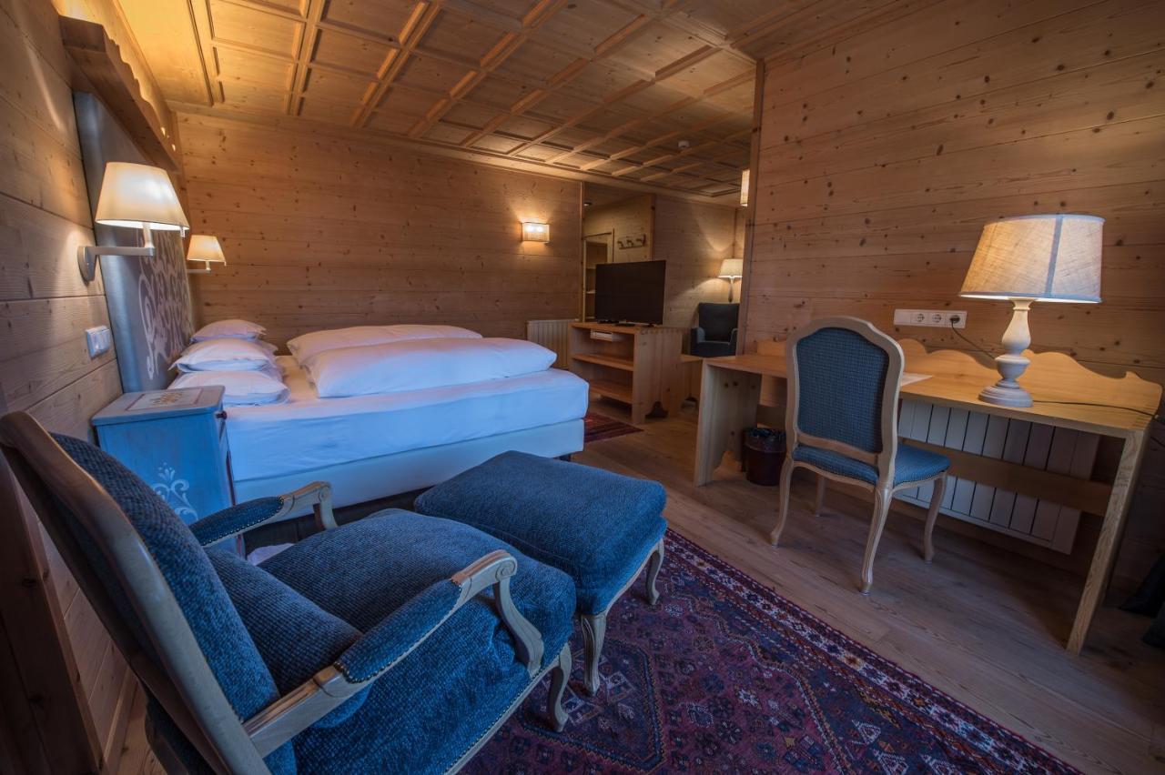Hotel Ciasa Salares San Cassiano  Eksteriør bilde