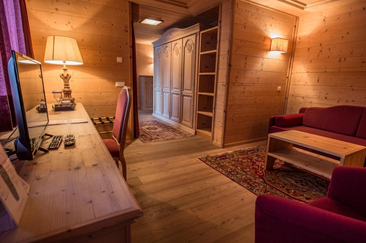 Hotel Ciasa Salares San Cassiano  Eksteriør bilde