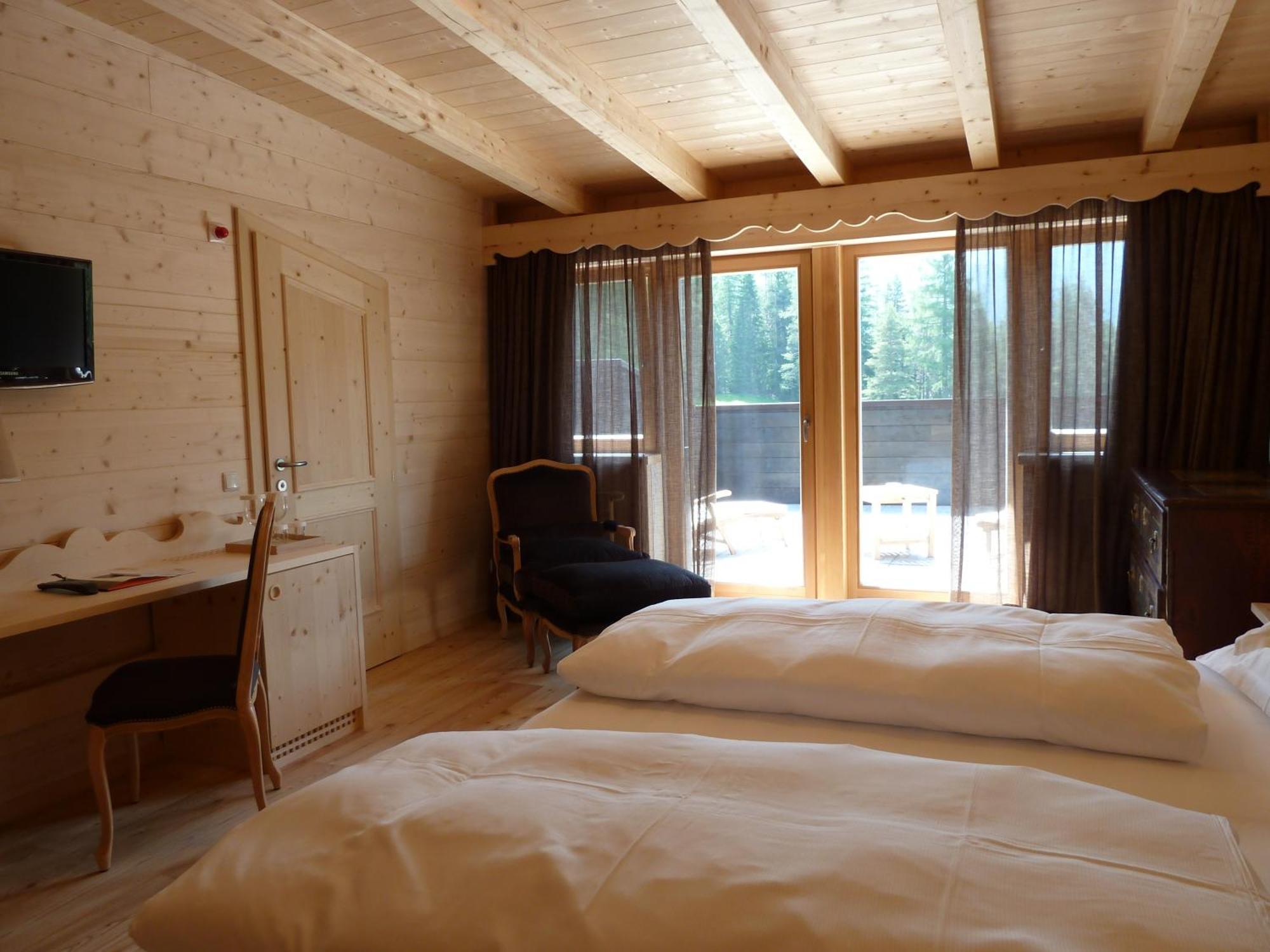 Hotel Ciasa Salares San Cassiano  Eksteriør bilde