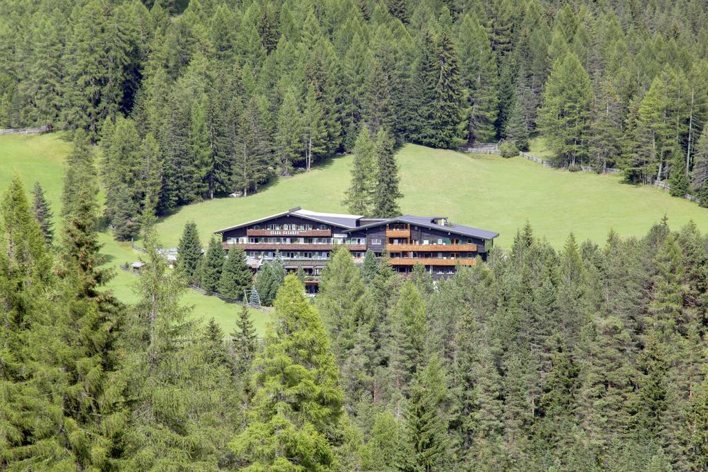 Hotel Ciasa Salares San Cassiano  Eksteriør bilde