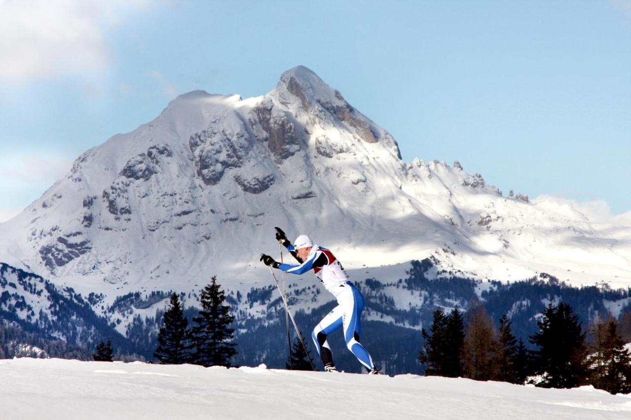 Hotel Ciasa Salares San Cassiano  Eksteriør bilde